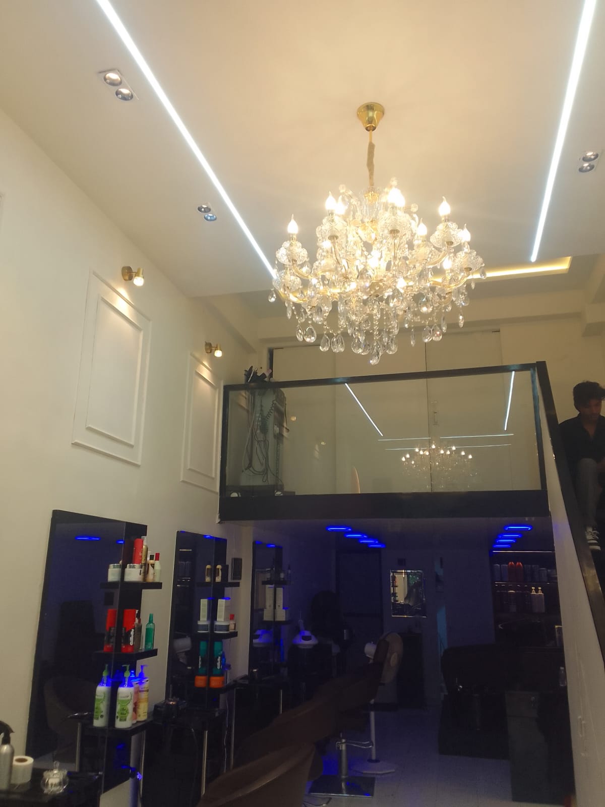 Salon gallery image 17