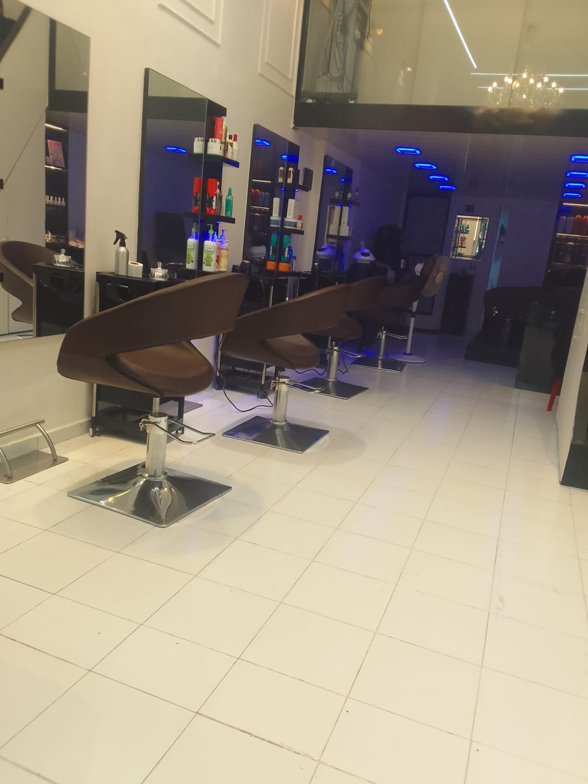 Salon gallery image 21