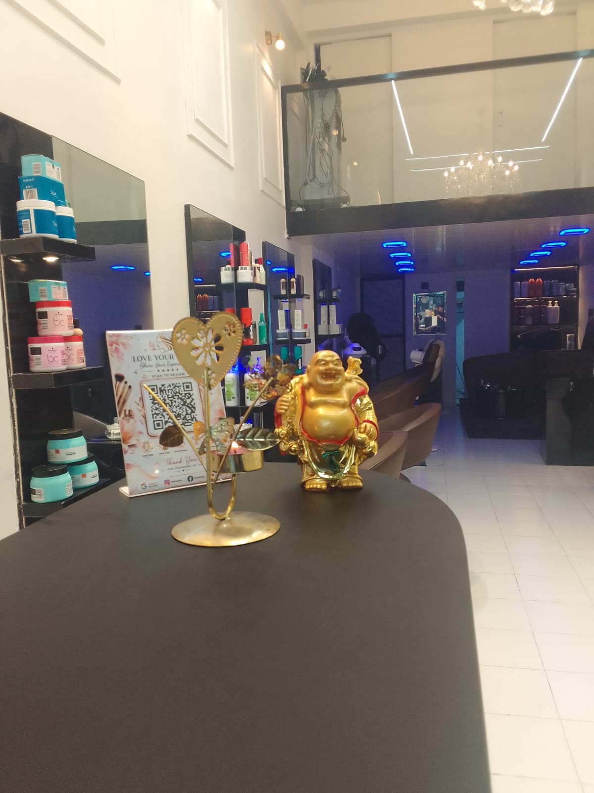 Salon gallery image 22